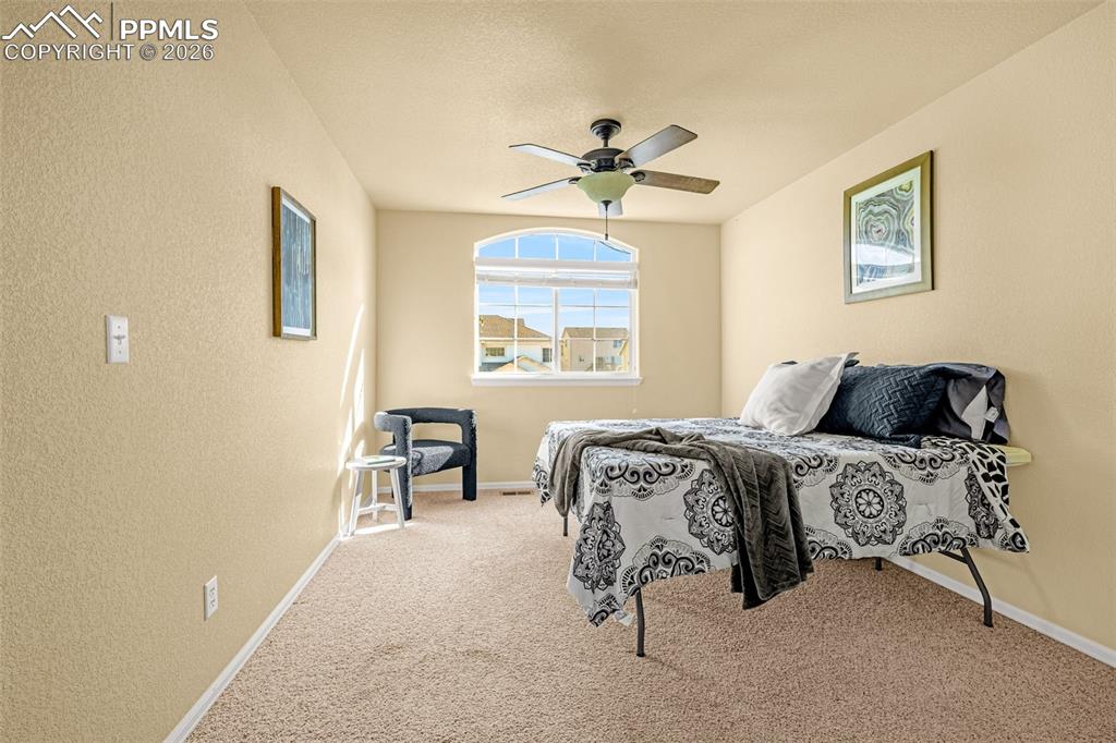 Image 28 of 50: Bedroom