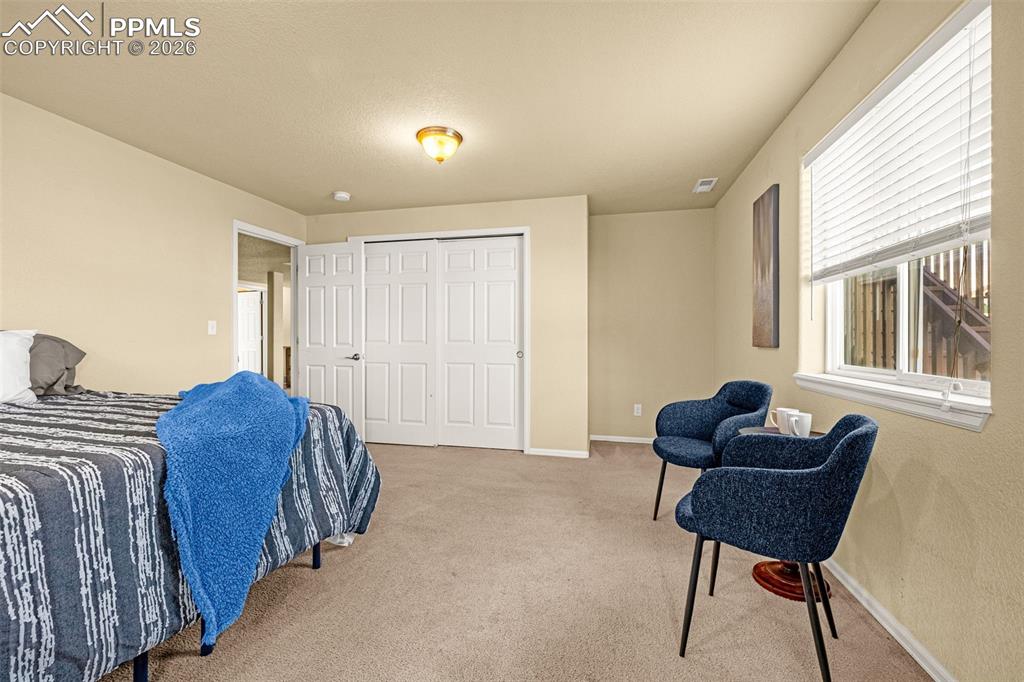 Image 34 of 50: Bedroom