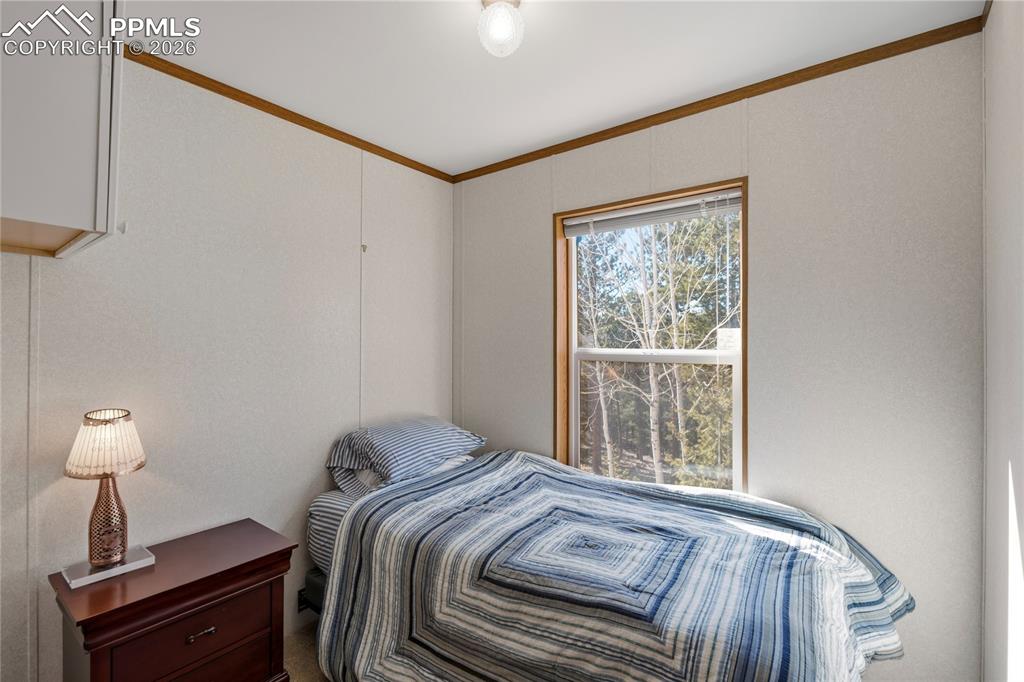 Image 6 of 15: Bedroom