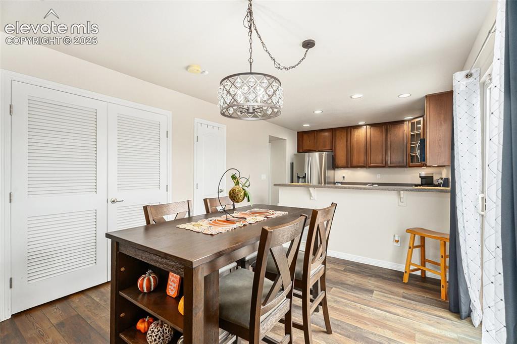 Image 11 of 27: Dining Area