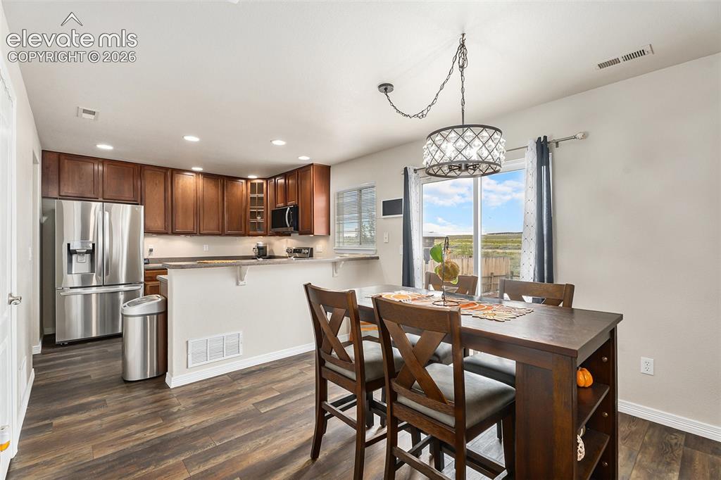 Image 12 of 27: Dining Area