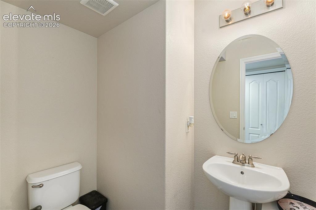 Image 13 of 27: Bathroom