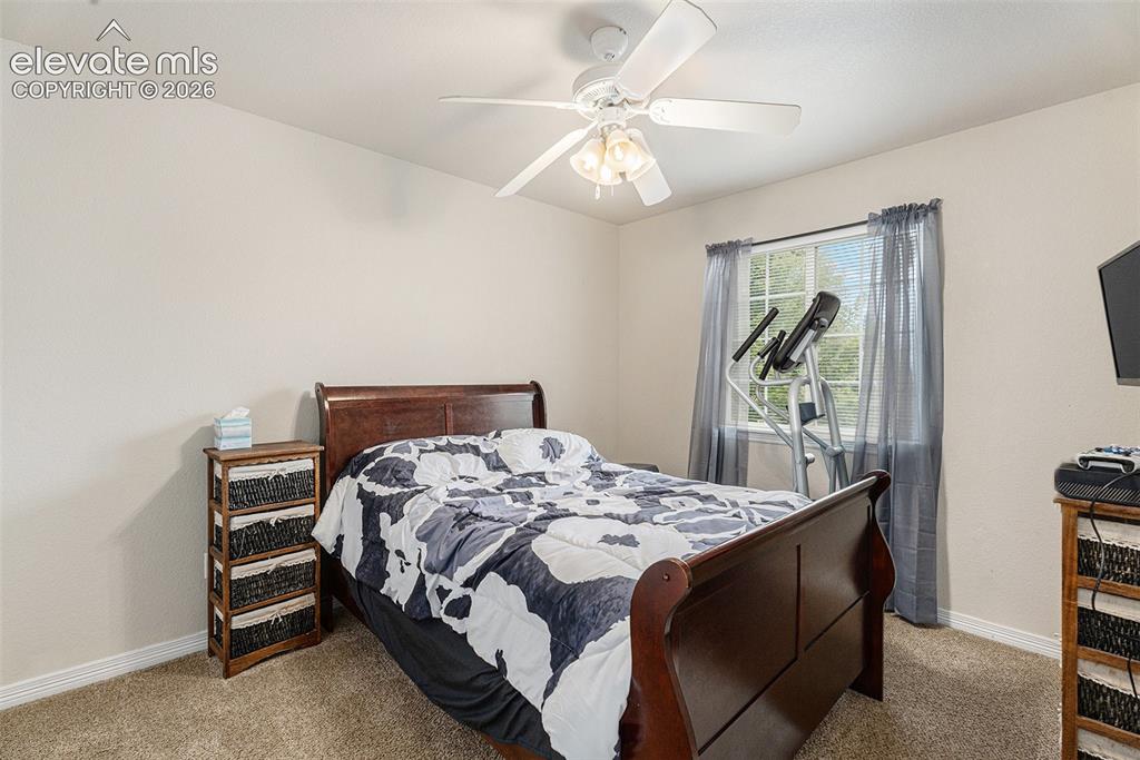 Image 18 of 27: Bedroom