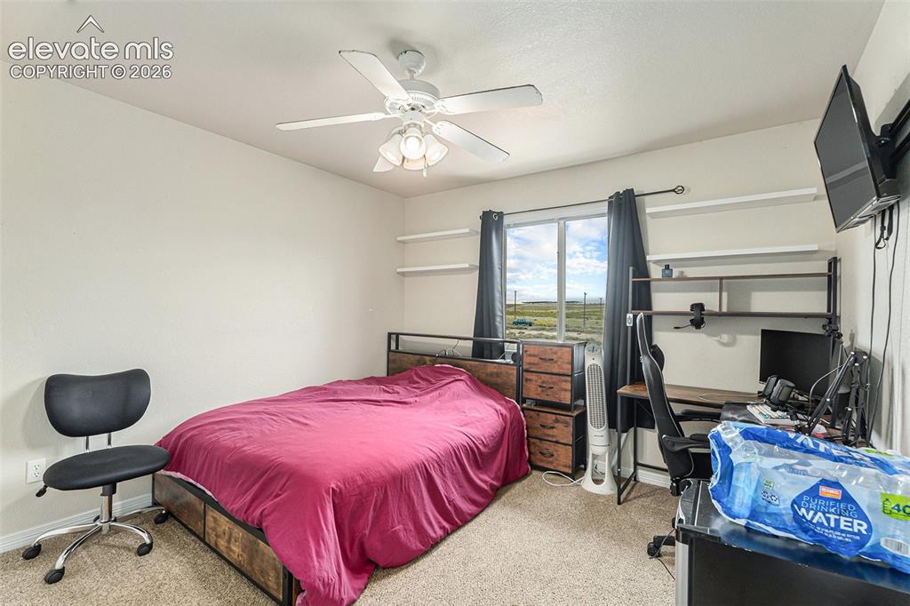 Image 22 of 27: Bedroom