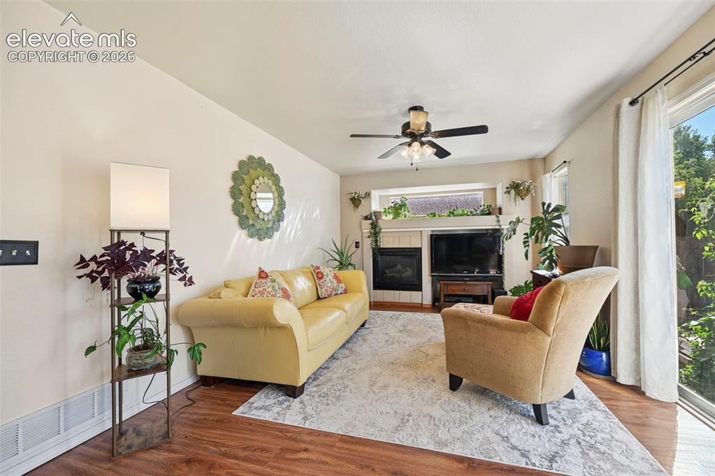 Image 10 of 50: Living Room
