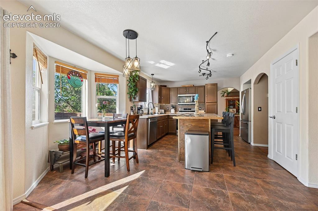Image 6 of 50: Kitchen