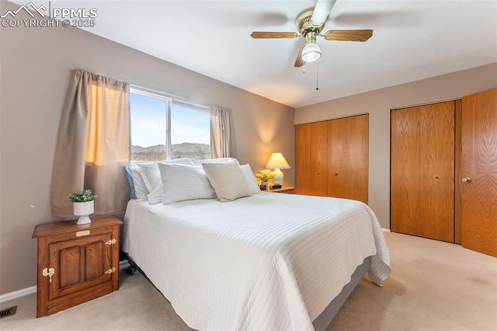 Image 16 of 30: Bedroom