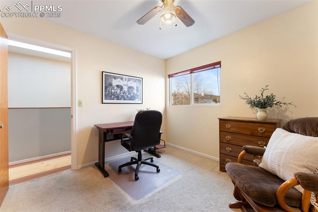 Image 19 of 30: Office