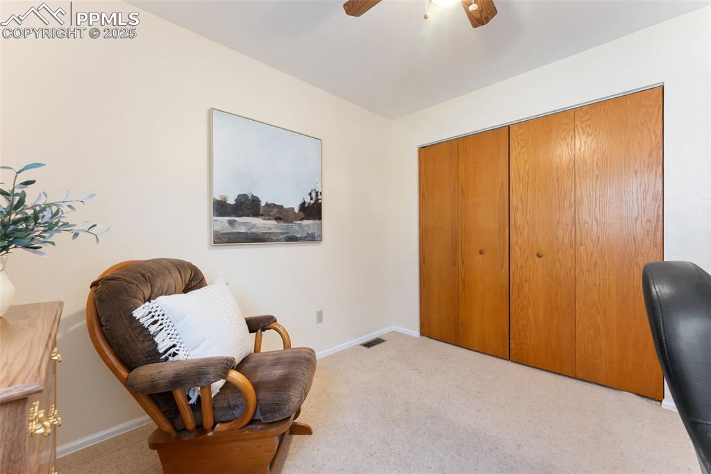 Image 20 of 30: Sitting Room