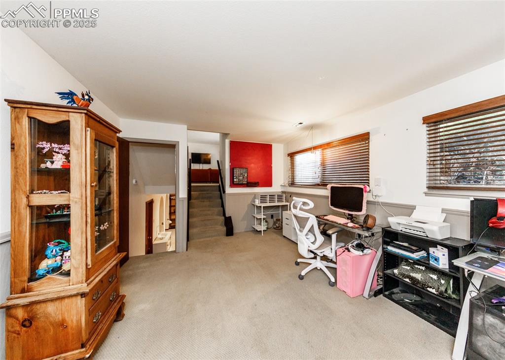 Image 27 of 47: Office