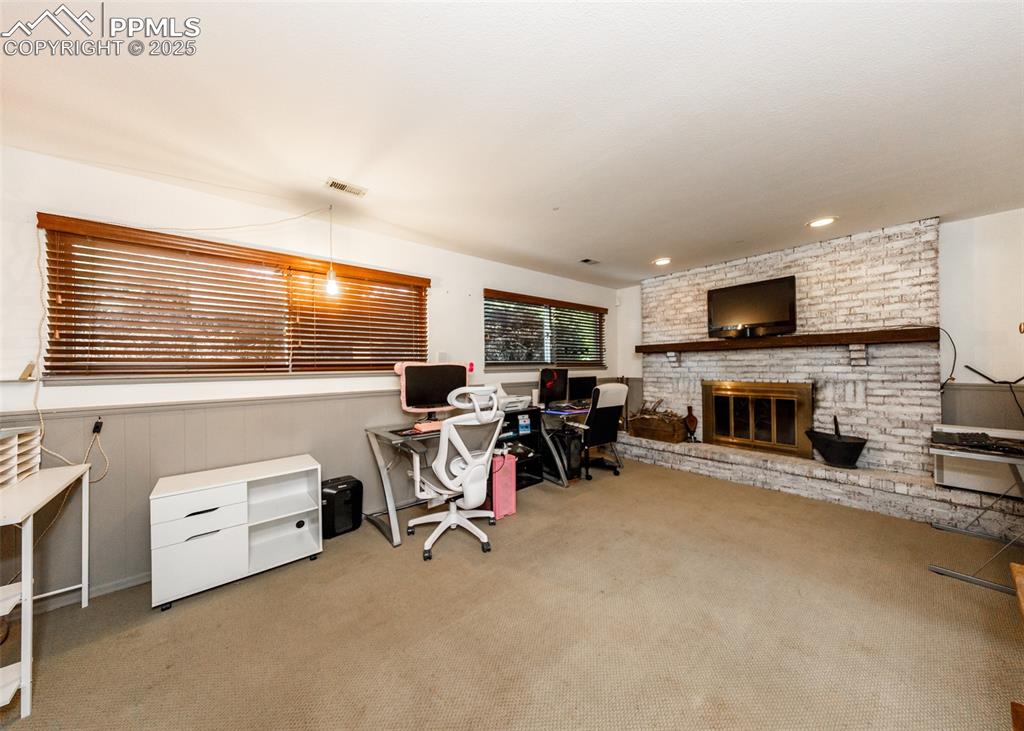 Image 29 of 47: Office