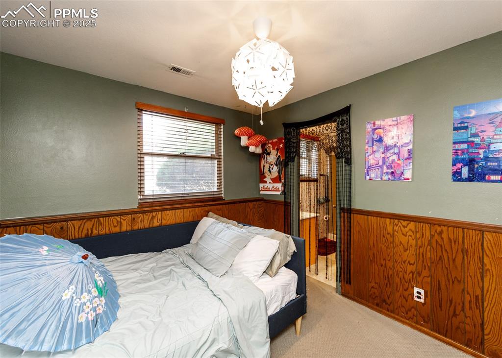 Image 31 of 47: Bedroom