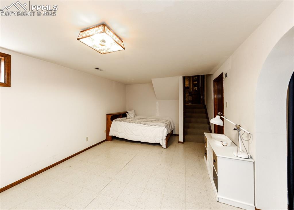 Image 34 of 47: Bedroom