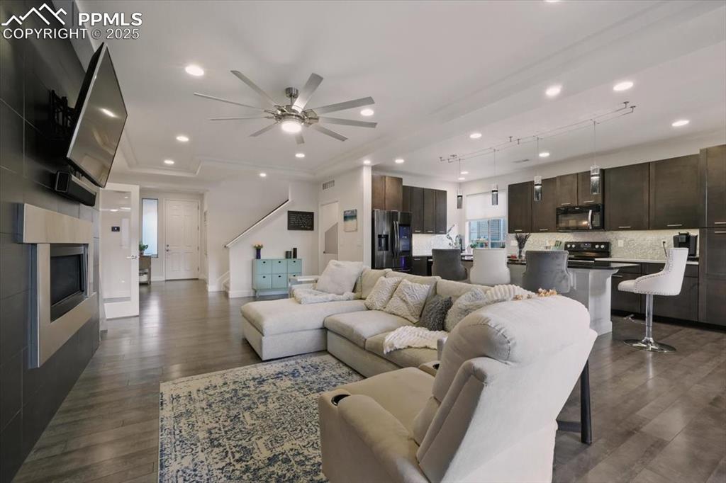 Image 11 of 42: Living Room