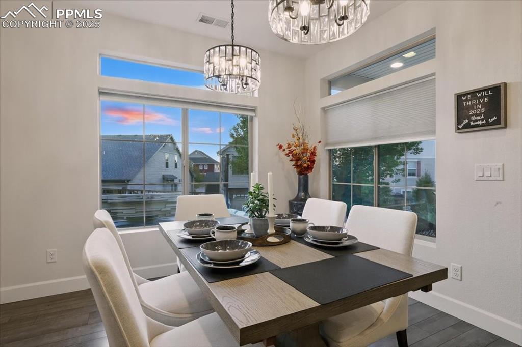 Image 14 of 42: Dining Area