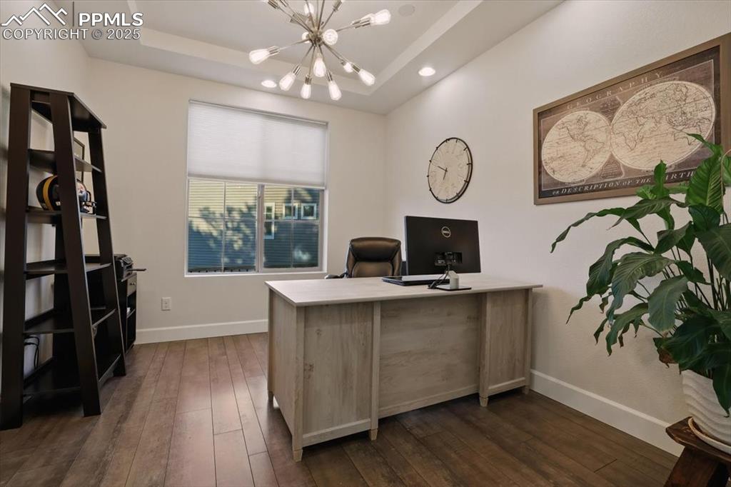 Image 15 of 42: Office