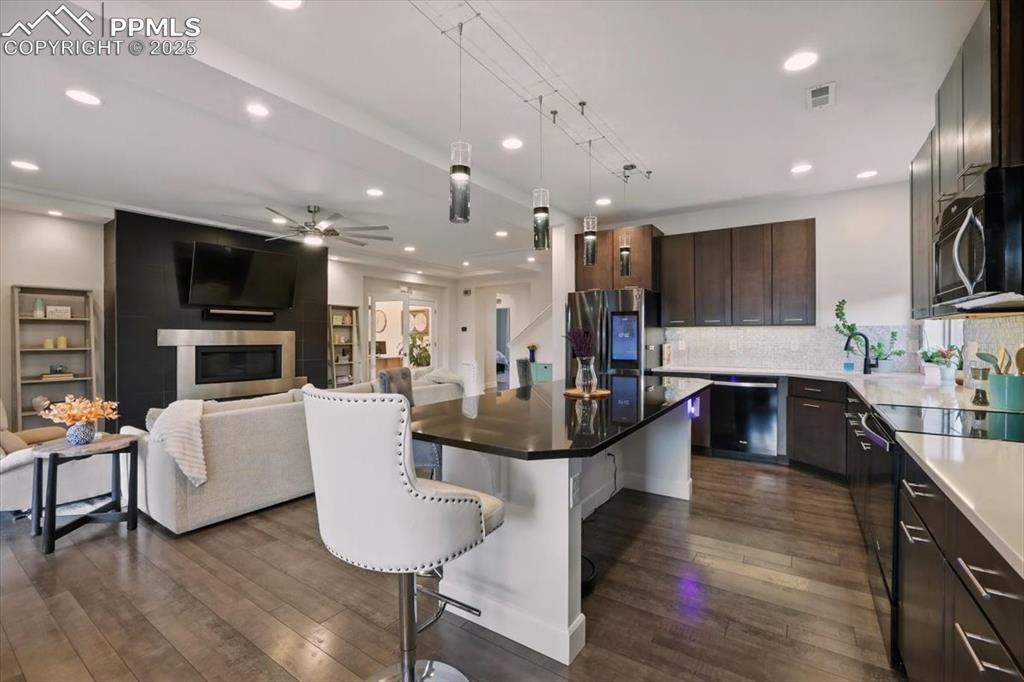 Image 3 of 42: Kitchen