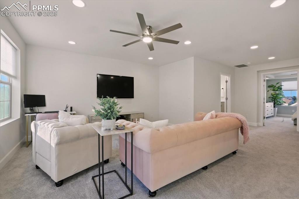 Image 33 of 42: Loft