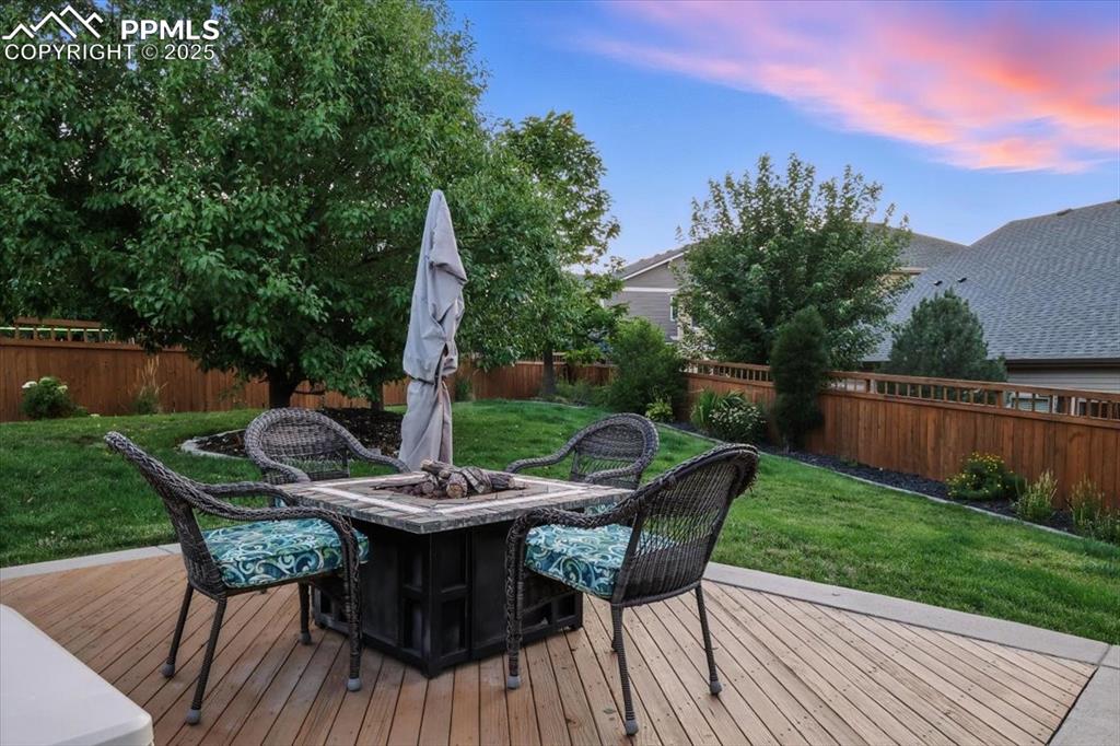 Image 39 of 42: Deck