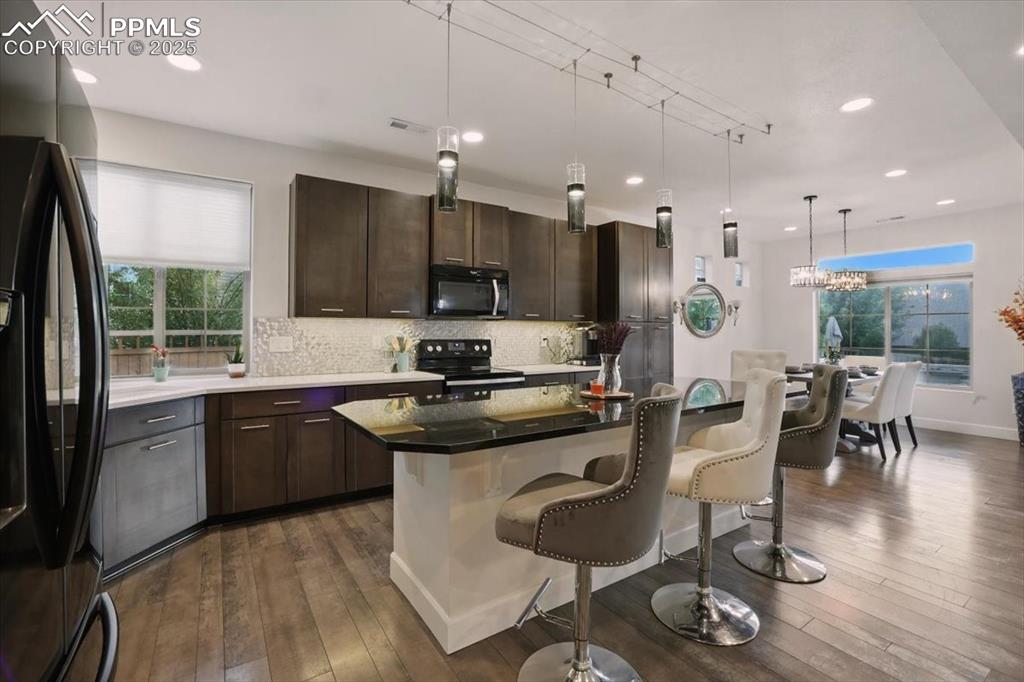 Image 4 of 42: Kitchen