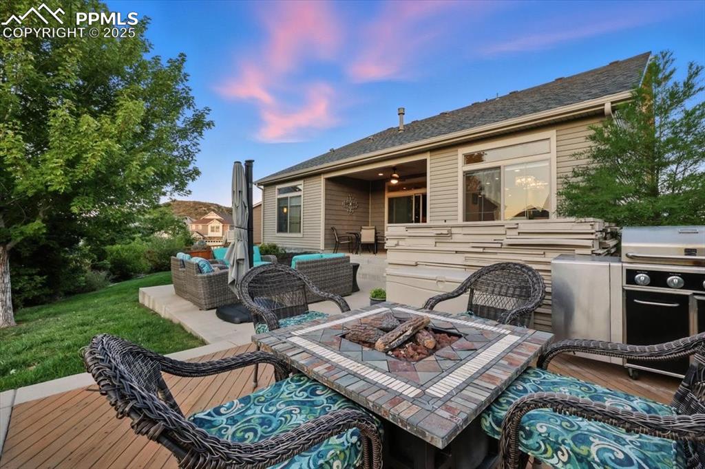 Image 40 of 42: Fire pit Included