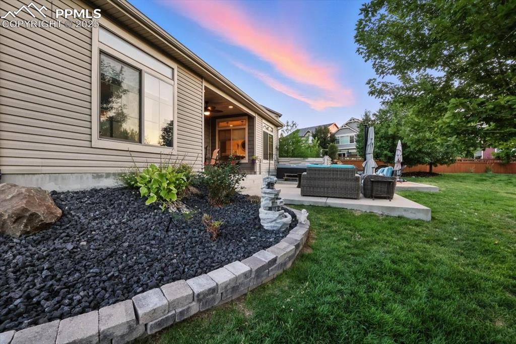 Image 41 of 42: Yard