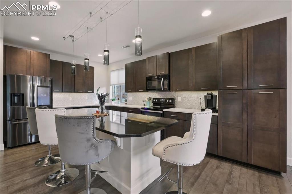 Image 5 of 42: Kitchen