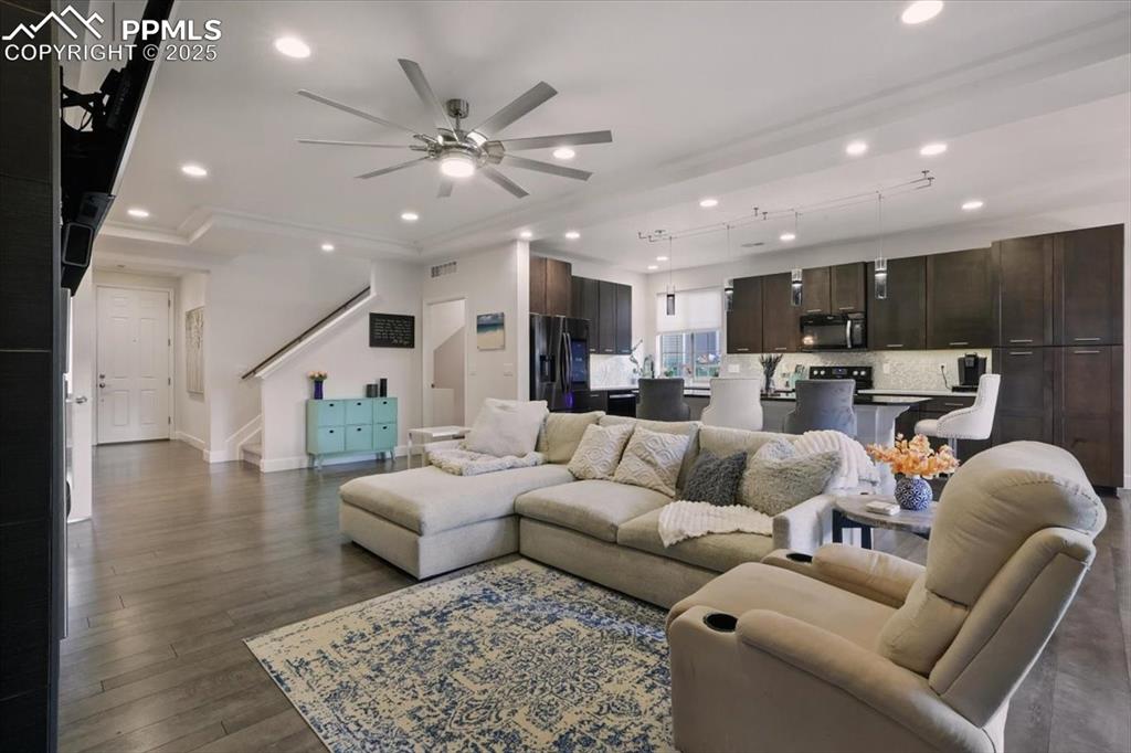 Image 6 of 42: Living Room