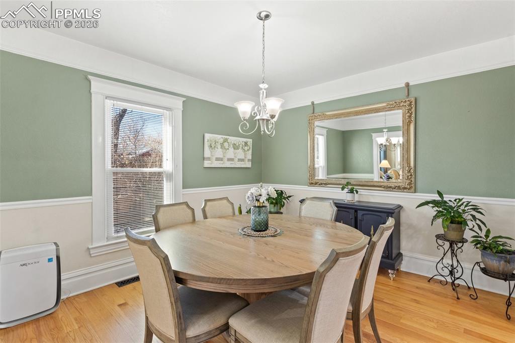 Image 11 of 38: Dining Area