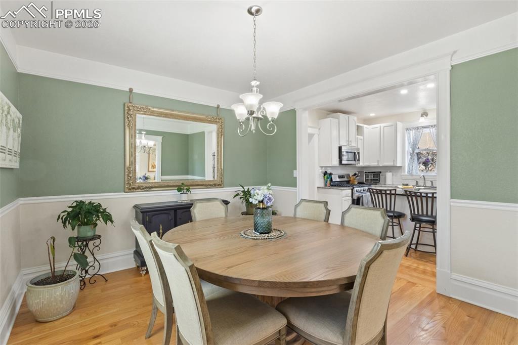 Image 12 of 38: Dining Area