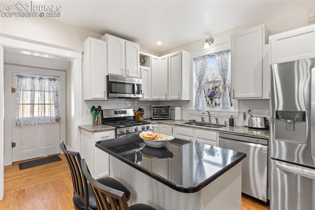 Image 13 of 38: Kitchen