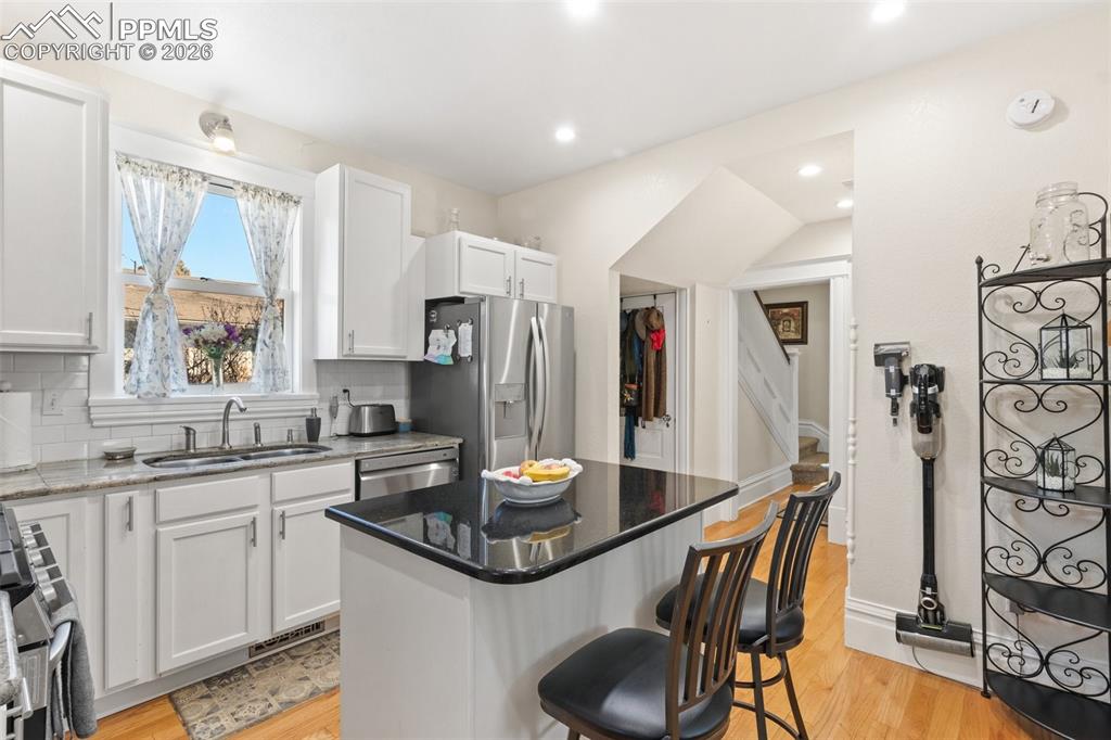 Image 14 of 38: Kitchen