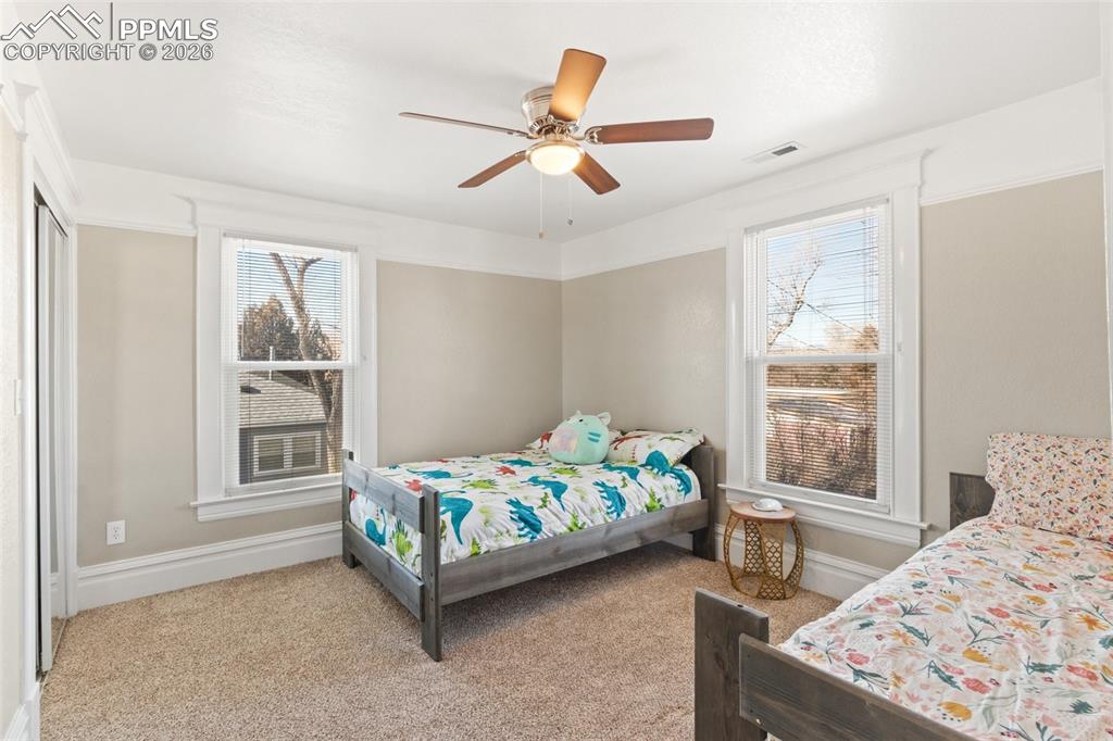 Image 25 of 38: Bedroom