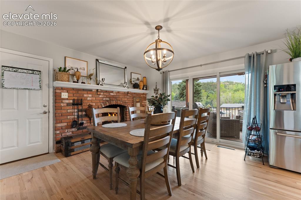 Image 12 of 50: Dining Area