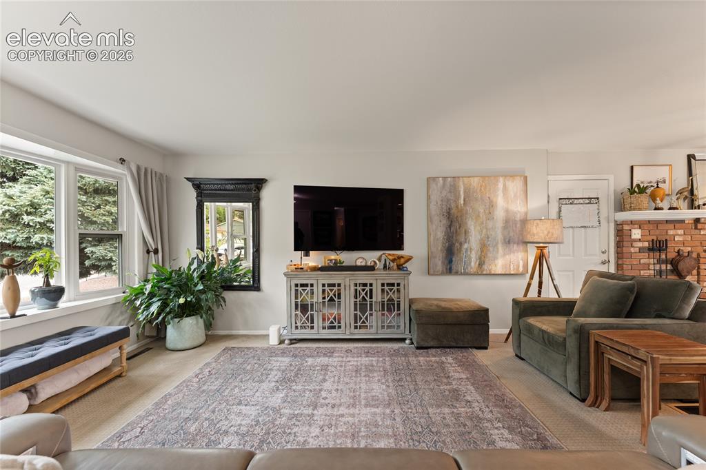 Image 9 of 50: Living Room