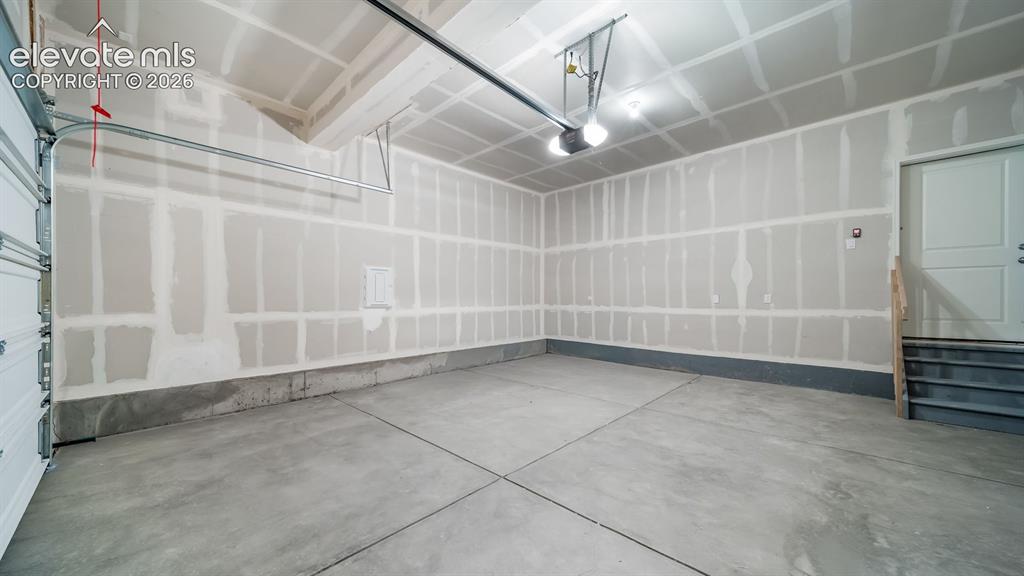 Image 21 of 40: *photos of a model home*