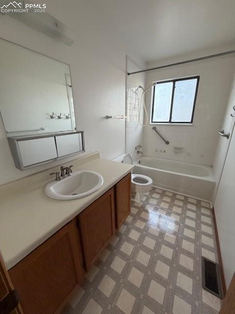 Image 11 of 12: Bathroom