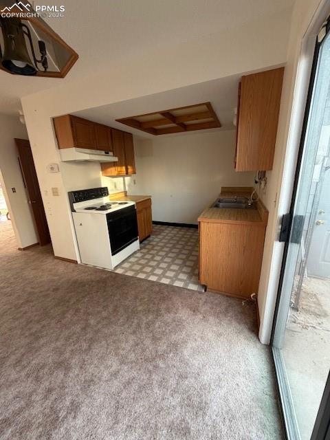 Image 3 of 12: Kitchen