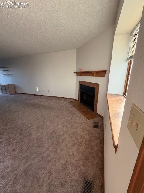 Image 5 of 12: Living Room