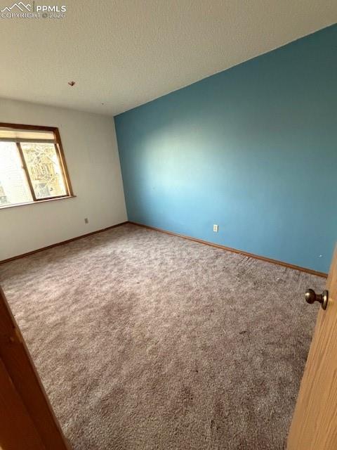 Image 6 of 12: Bedroom