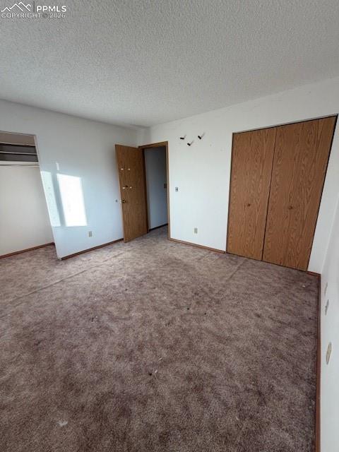 Image 9 of 12: Bedroom