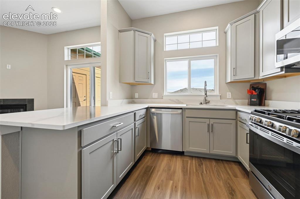 Image 11 of 39: Kitchen