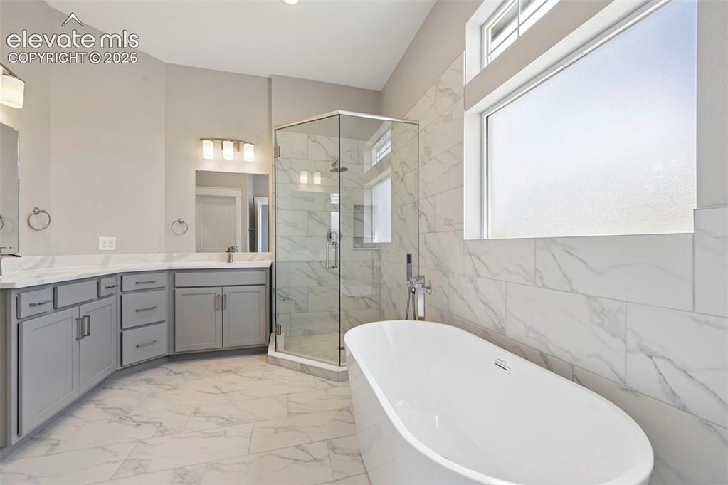 Image 16 of 39: Bathroom