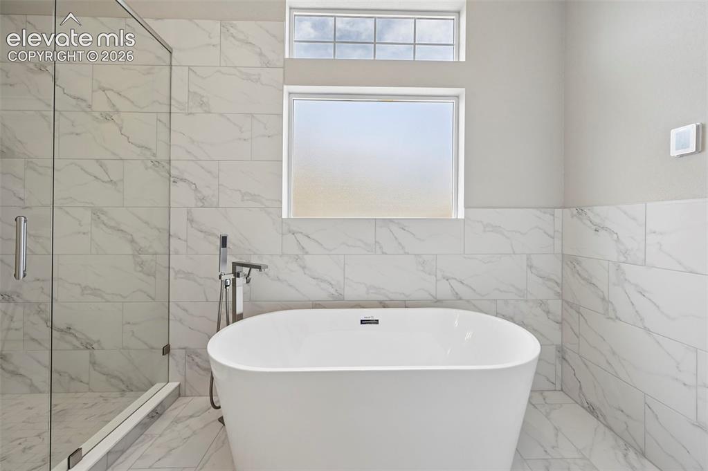 Image 18 of 39: Bathroom