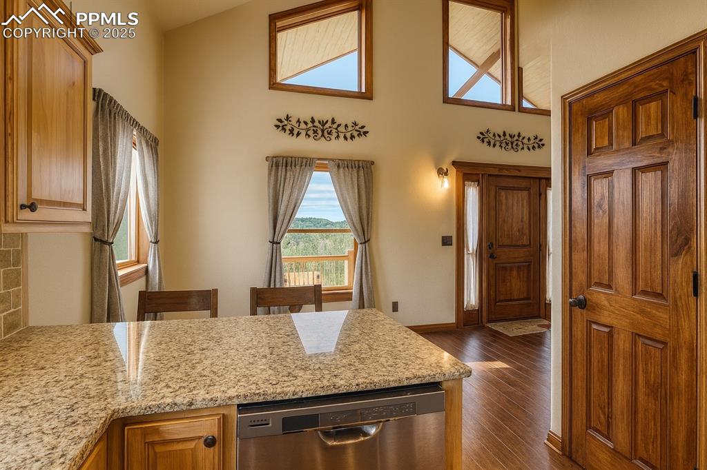 Image 14 of 42: Kitchen