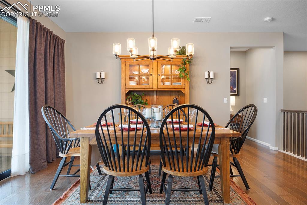 Image 17 of 48: Dining area