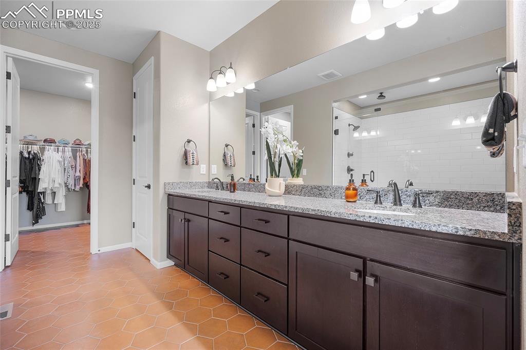 Image 20 of 48: Primary ensuite bathroom