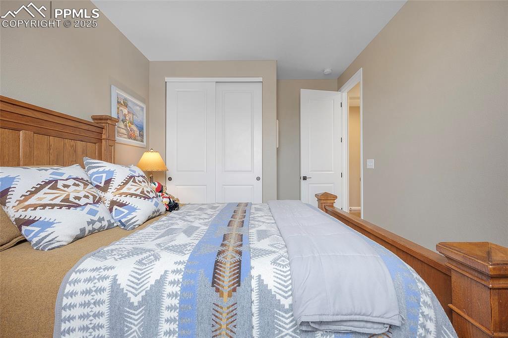 Image 27 of 48: Lots of natural light