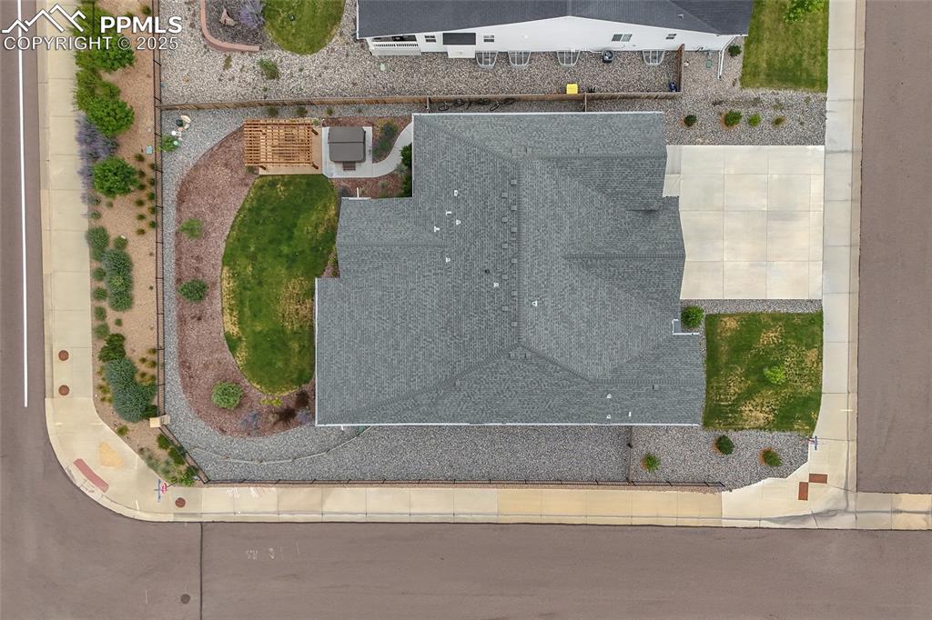 Image 44 of 48: Corner lot