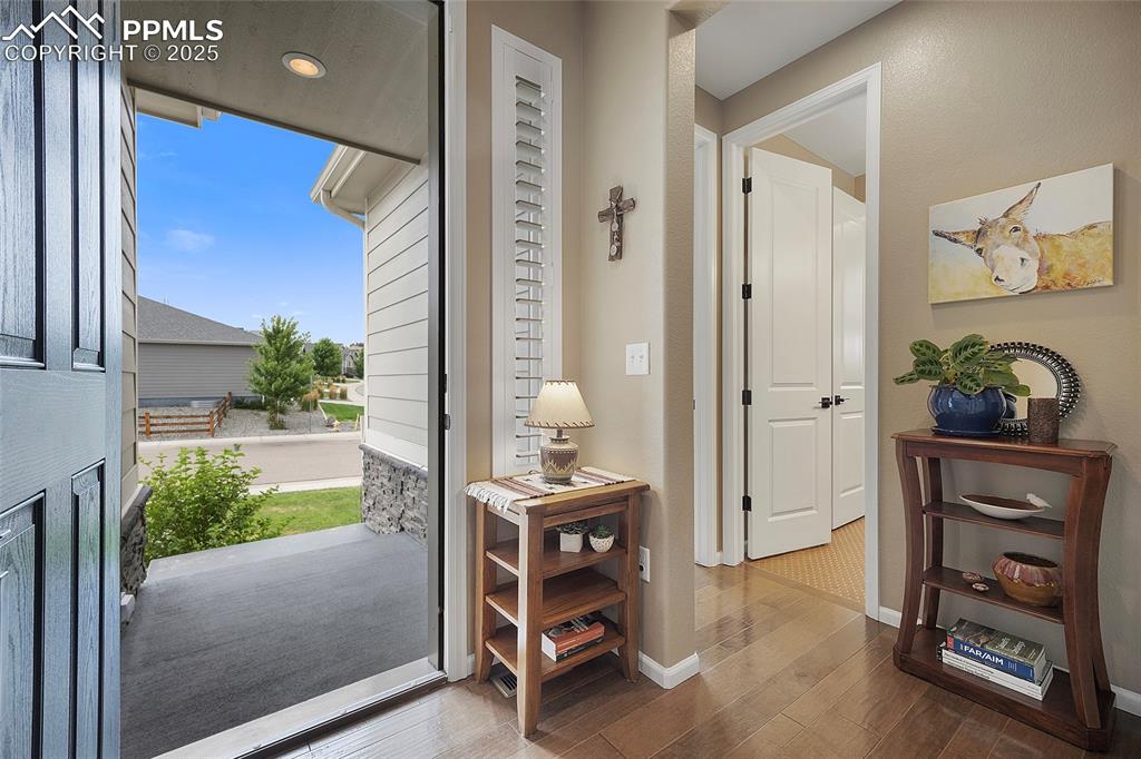 Image 6 of 48: Front entryway